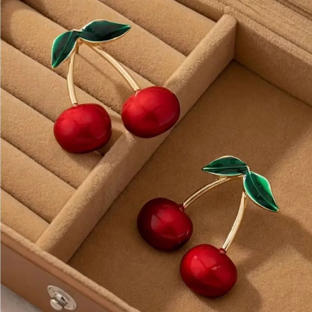 🍒 Betsey Johnson stunning cherry earrings 🍒 - Picture 3 of 6
